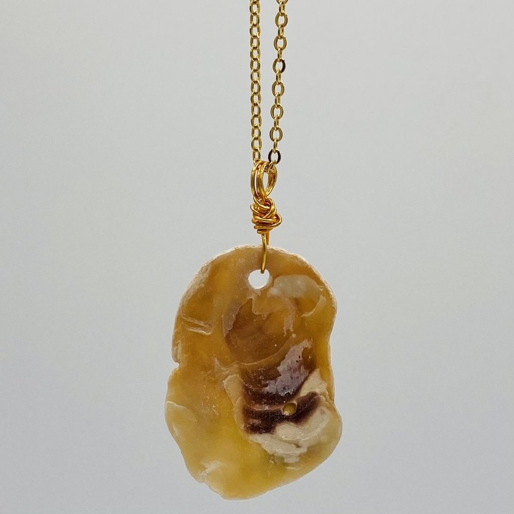 Shell Pendant on 18" Gold Chain Necklace; G18-42